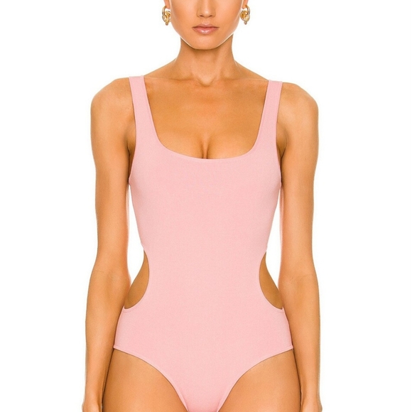 Zeynep Arcay - Picture 5 of 6